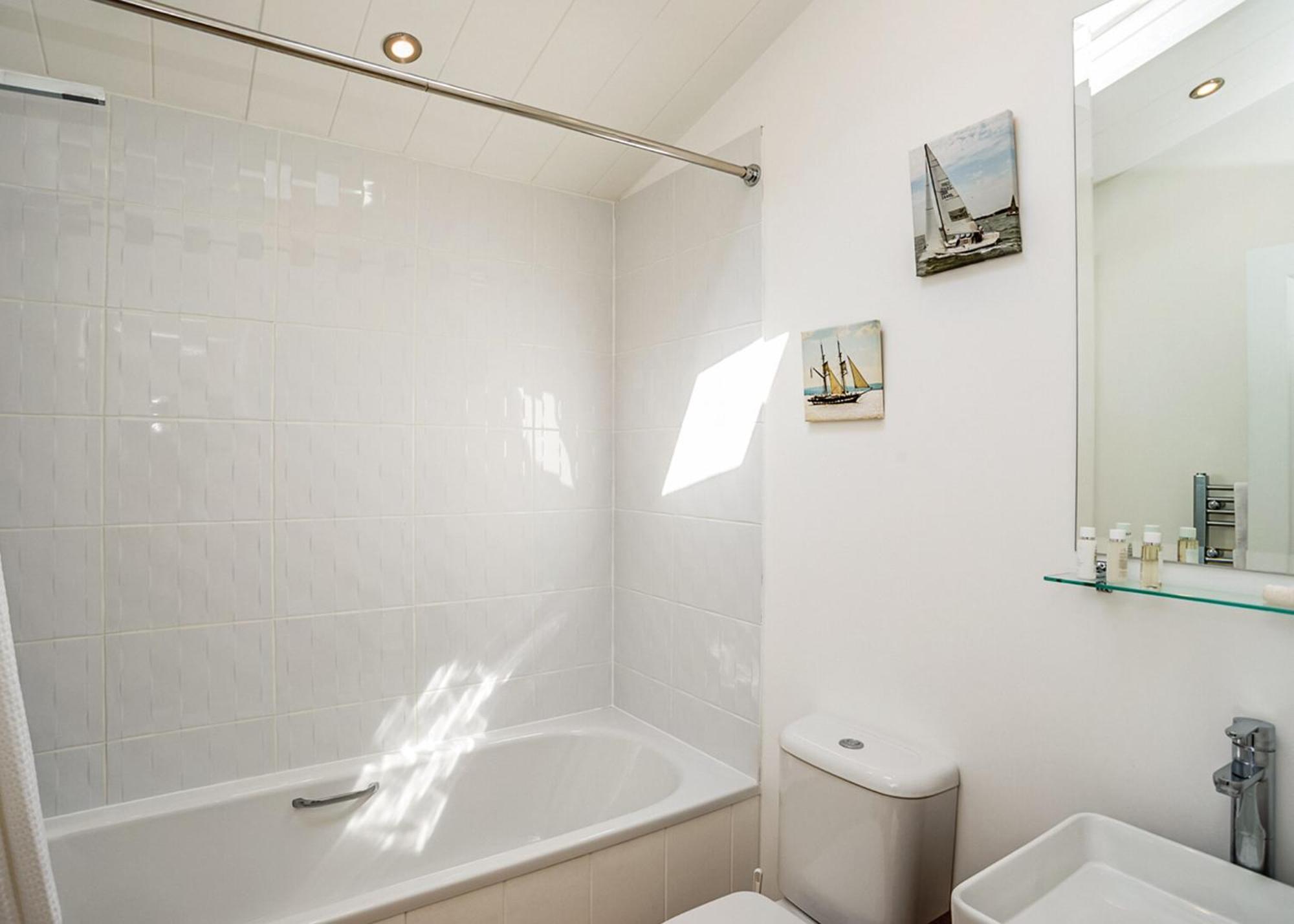 מלון Fishbourne  Woodside Coastal Retreat חדר תמונה